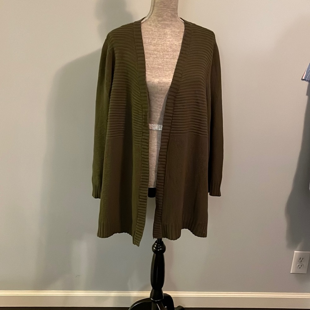 Marled size 2X in army green color cardigan with side slits.